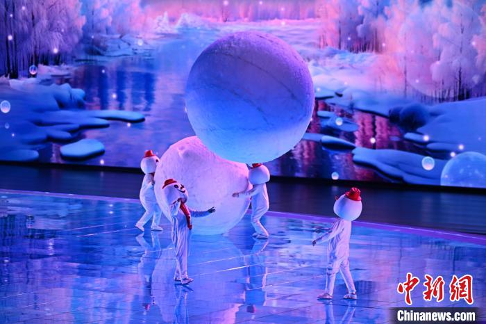 第十四届全国冬季运动会开幕式点燃冰雪激情，