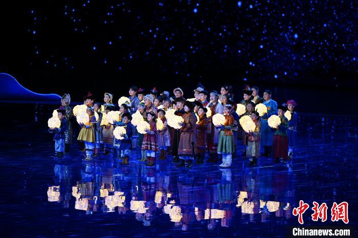 第十四届全国冬季运动会开幕式点燃冰雪激情，