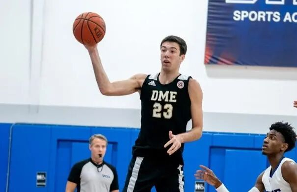 西班牙少年制胜三分助爱荷华大学掀翻卫冕冠军