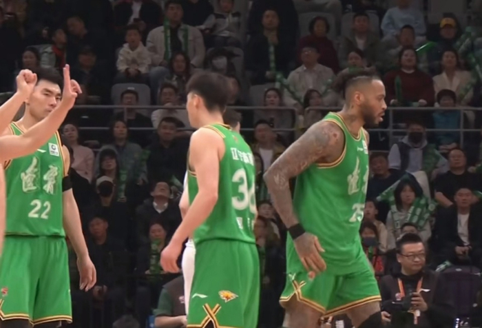 辽宁狂胜四川42分创CBA历史最差纪录 上海16连胜领