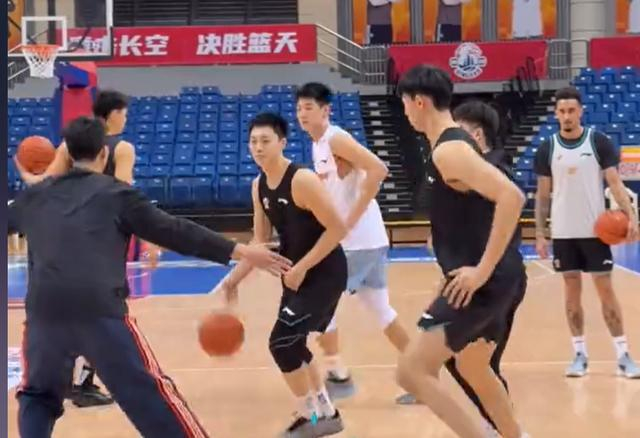 广东男篮调整外援阵容 麦考尔离队黄明依或租借