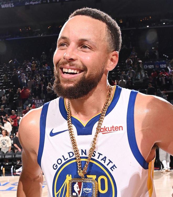 斯蒂芬·库里重塑篮球范式：三分革命与商业帝国