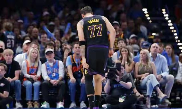 湖人惨败雷霆东契奇重伤冲击季后赛