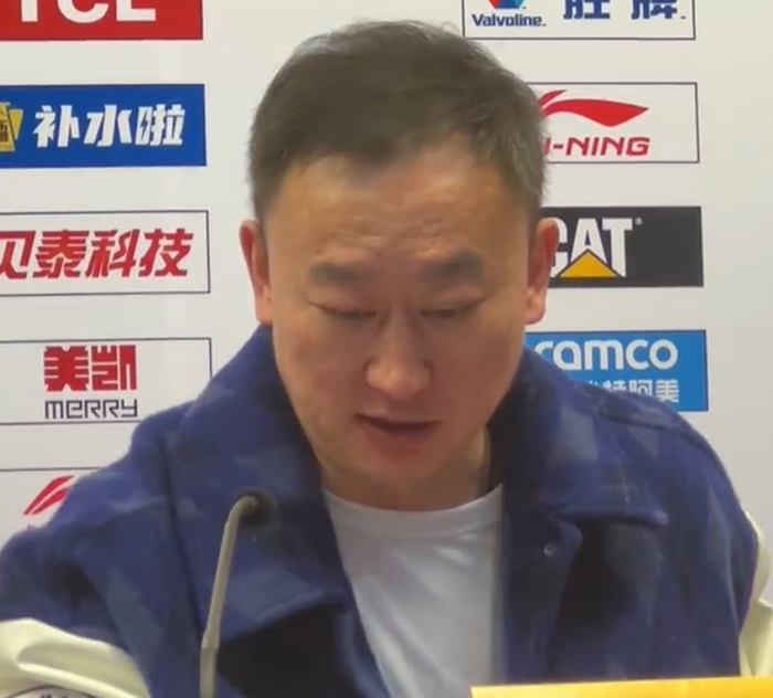 青岛主帅赛后怒斥韦瑟斯庞 球队惨败广东引争议