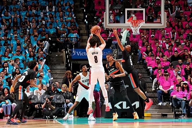 马刺大胜开拓者 阿夫迪亚赛后反思防守策略