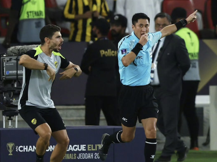 绝平球被吹掉 町田泽维亚险胜晋级决赛